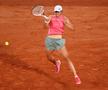 Poloneza Iga Swiatek (20 de ani, 9 WTA) s-a calificat în sferturile de finală de la Roland Garros 2021. A învins-o luni, în sesiunea de seară de pe „Philippe Chatrier”, pe ucraineanca Marta Kostyuk (18 ani, 81 WTA), scor 6-3, 6-4.