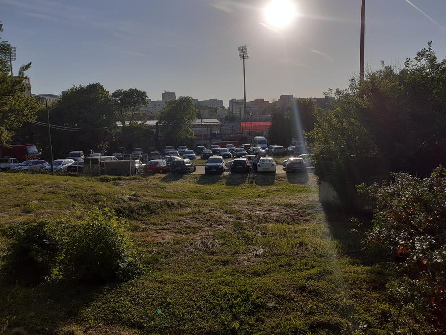 Parcarea minusculă e mereu ocupată MATCHDAY EXPERIENCE, episodul 1 » Stadionul Dinamo » Ruina din centrul orașului: locație de top, igienă la limită și ZERO interacțiune cu fanii