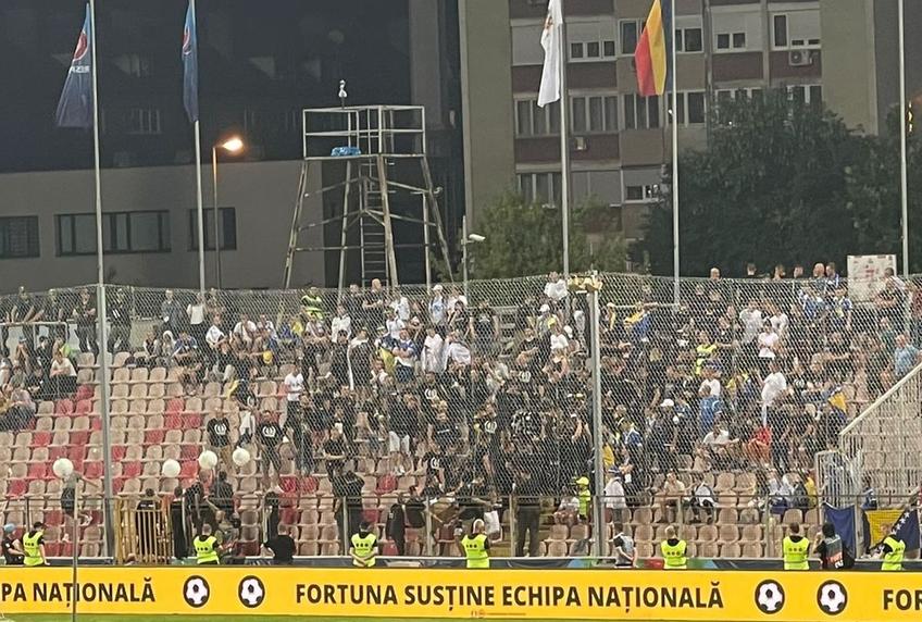 Ivaylo Petev (46 de ani), selecționerul Bosniei, a fost contestat de fani din primul minut al meciului cu România.
