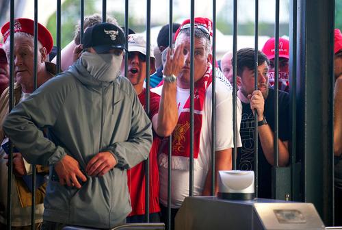 Zeci de mii de fani ai lui Liverpool au fost blocați de poliție în afara stadionului la finala Champions League, foto: Imago