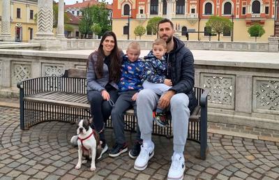 Un sârb stabilit în Oradea povestește ce a trăit în timpul războiului: „Sunau sirenele, fugeam de pe teren în subteran. Am văzut grenade aliniate” + Ce spune despre România