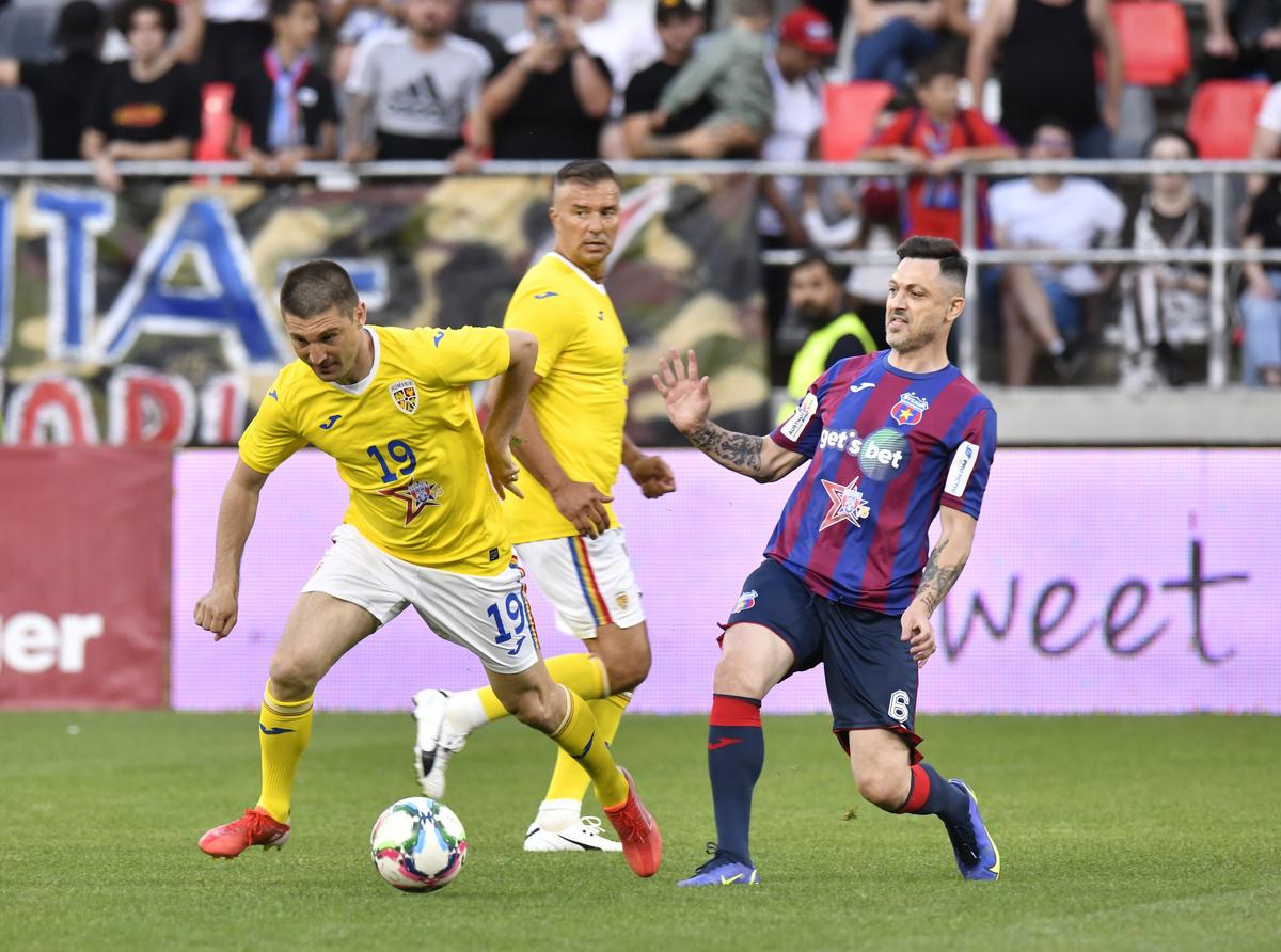 Spectacol pe teren, tristețe în tribune » Meciul legendelor dintre Steaua și România a strâns numai 6.000 de suporteri