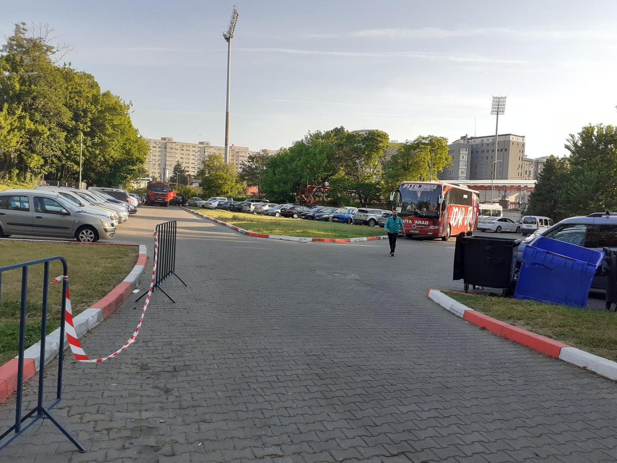 MATCHDAY EXPERIENCE, episodul 1 » Stadionul Dinamo » Ruina din centrul orașului: locație de top, igienă la limită și ZERO interacțiune cu fanii