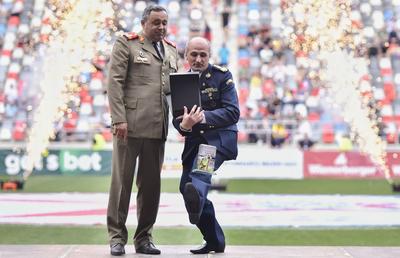 Florin Talpan, moment penibil la aniversarea Stelei! S-a speriat și a făcut praf premiul primit de la CSA
