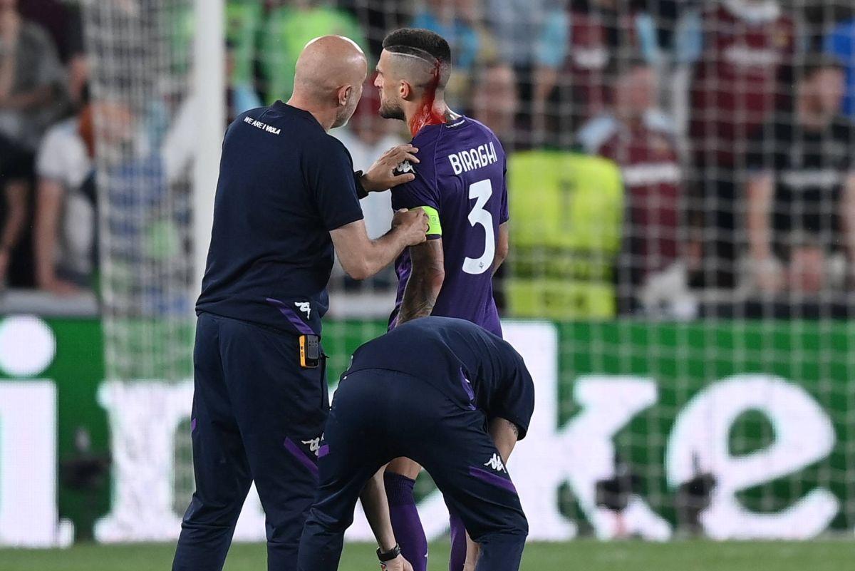 Biraghi, plin de sânge după ce a fost lovit de suporteri la finala Conference League dintre Fiorentina și West Ham