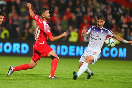 Recent retrogradat în Liga 2 cu FC Argeș, după barajul pierdut cu Dinamo, 5-8 la general, Andreias Calcan (dreapta) se poate întoarce la U Cluj.