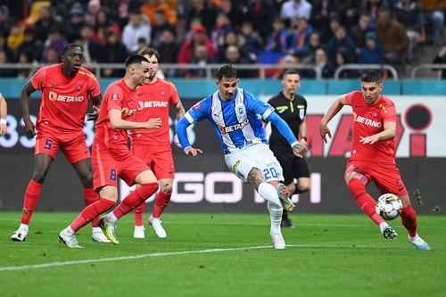 Mihai Stoica, 58 de ani, managerul general al celor de la FCSB, a anunțat că analistul video al roș-albaștrilor, Marius Francisc (36), a plecat la Universitatea Craiova.