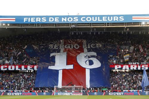Fanii lui PSG au fost alături de Segio Rico // Foto: Imago