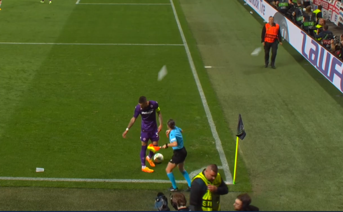 Biraghi, plin de sânge după ce a fost lovit de suporteri la finala Conference League dintre Fiorentina și West Ham
