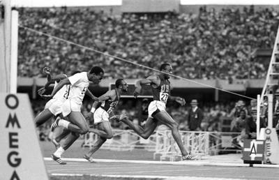 Jim Hines, primul sprinter care a coborât sub bariera celor 10,00 s la 100 de metri, a încetat din viață, lăsând în urmă multe povești savuroase