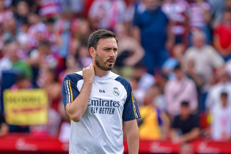 Davide Ancelotti, fiul lui Carlo Ancelotti și antrenorul secund de la Real Madrid/ foto Imago Images Davide, fiul lui Carlo Ancelotti, a primit o ofertă pentru a antrena în Premier League » N-a stat pe gânduri în luarea deciziei