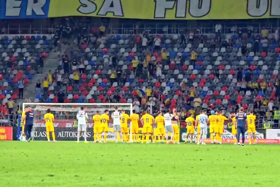 La finalul meciului România - Liechtenstein, scor 0-0, „tricolorii” s-au dus în fața galeriei pentru a-și prezenta scuzele pentru rezultatul rușinos din acest meci. Sobri, fluierați și șchiopi » 5 momente care anunță posibila criză a naționalei la Euro 2024