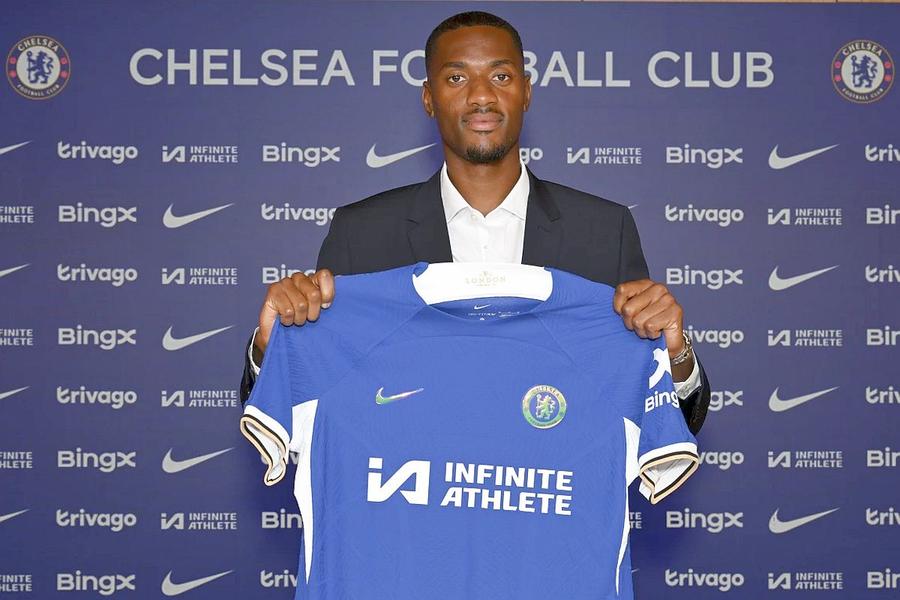 Chelsea a oficializat azi primul transfer al verii: Tosin Adarabioyo. Sursă foto: chelseafc.com Chelsea a oficializat azi primul transfer al verii » I-a luat faţa rivalei Manchester United