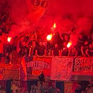 Ultrașii de la „Uniți sub tricolor” au aprins zeci de torțe în Austria - România. Foto: Andrei Crăițoiu (GSP.RO)