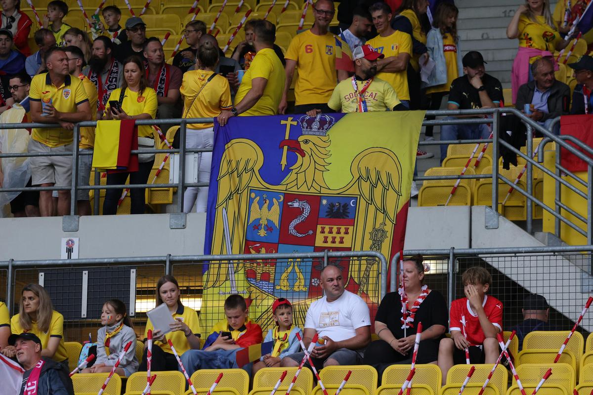 Tricourile galbene au invadat stadionul „Ernst Happel” » Românii le-au dat KO organizatorilor: peste 15.000 la meci