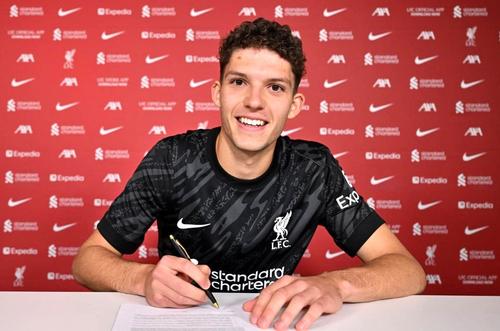 Armin Pecsi, prezentat la Liverpool. FOTO: X @Liverpool FC