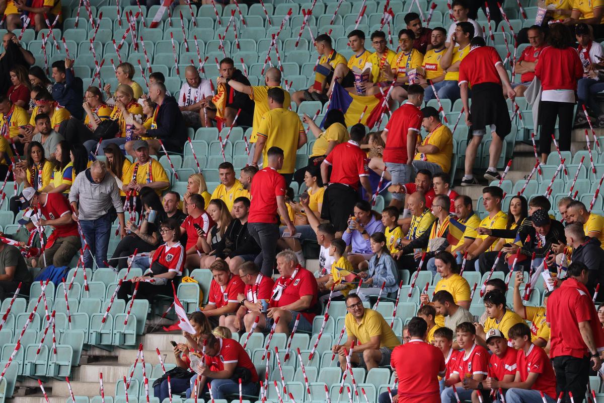 Tricourile galbene au invadat stadionul „Ernst Happel” » Românii le-au dat KO organizatorilor: peste 15.000 la meci