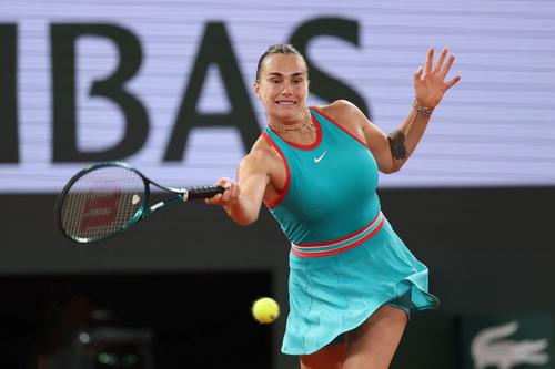 Aryna Sabalenka în acțiune la Roland Garros 2025 Foto: Guliver/GettyImages