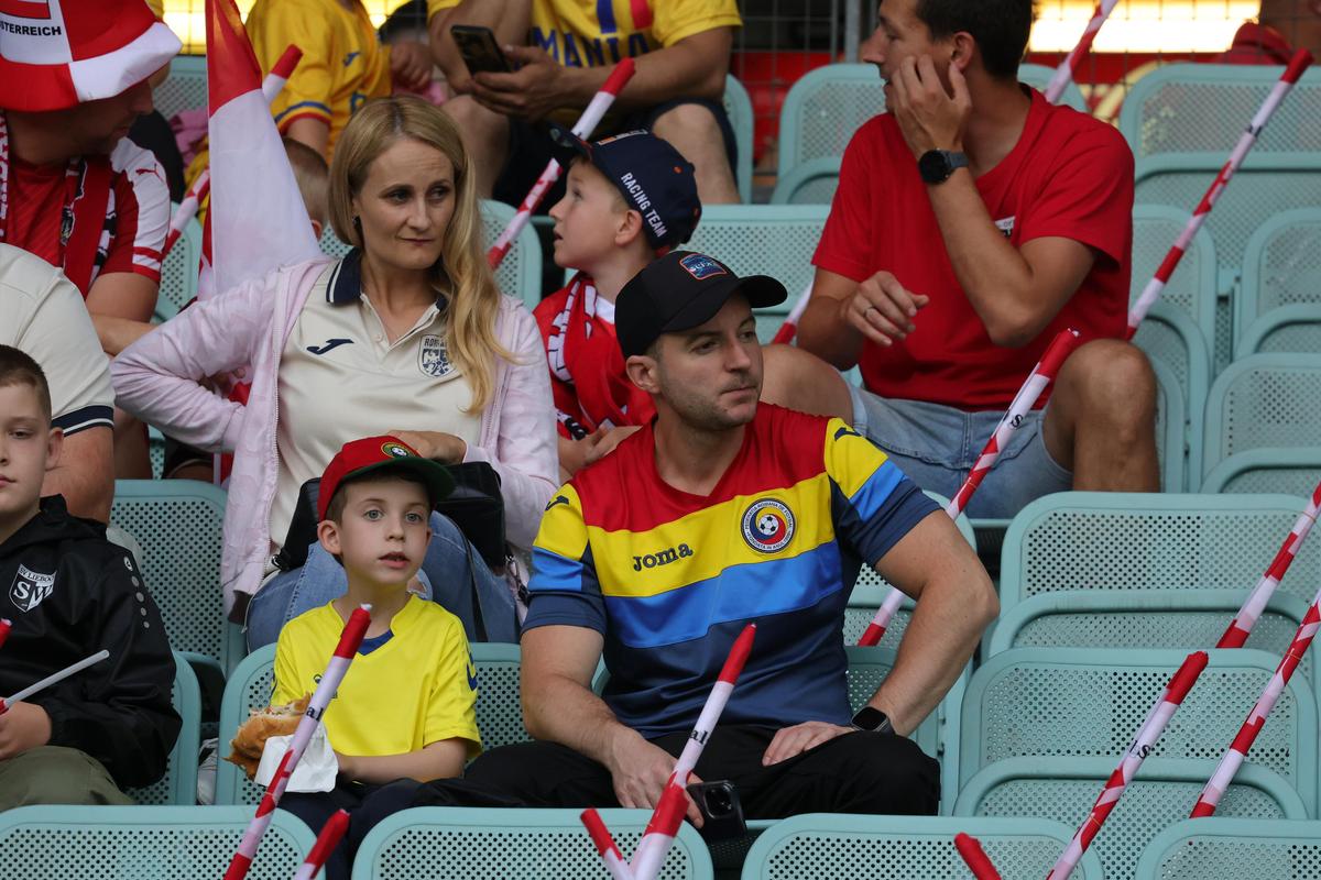 Tricourile galbene au invadat stadionul „Ernst Happel” » Românii le-au dat KO organizatorilor: peste 15.000 la meci