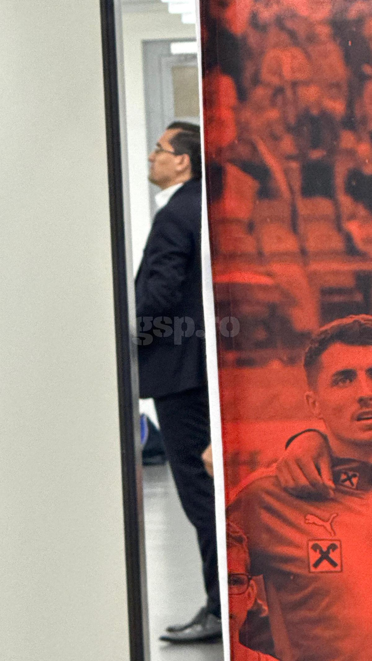 Ce s-a întâmplat imediat după fluierul final din Austria - România: cadre cu Lucescu, Stanciu și Burleanu