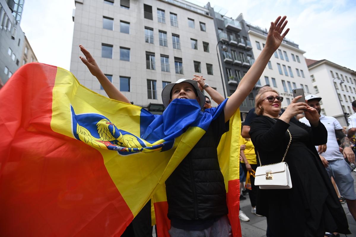 Fanii României în Stephansplatz, Viena