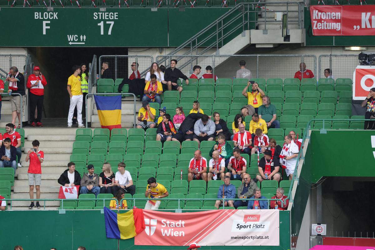 Tricourile galbene au invadat stadionul „Ernst Happel” » Românii le-au dat KO organizatorilor: peste 15.000 la meci