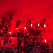 Ultrașii de la „Uniți sub tricolor” au aprins zeci de torțe în Austria - România. Foto: Andrei Crăițoiu (GSP.RO)