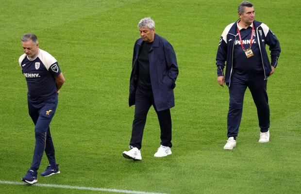 Primul lucru pe care l-a făcut Mircea Lucescu când a ajuns pe stadionul din Viena, înainte de Austria - România