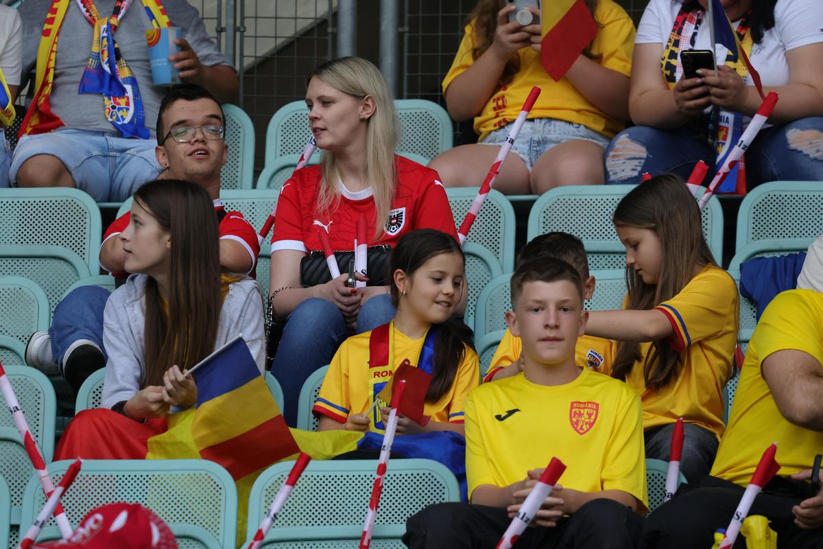Românii au cucerit stadionul din Viena la meciul cu Austria