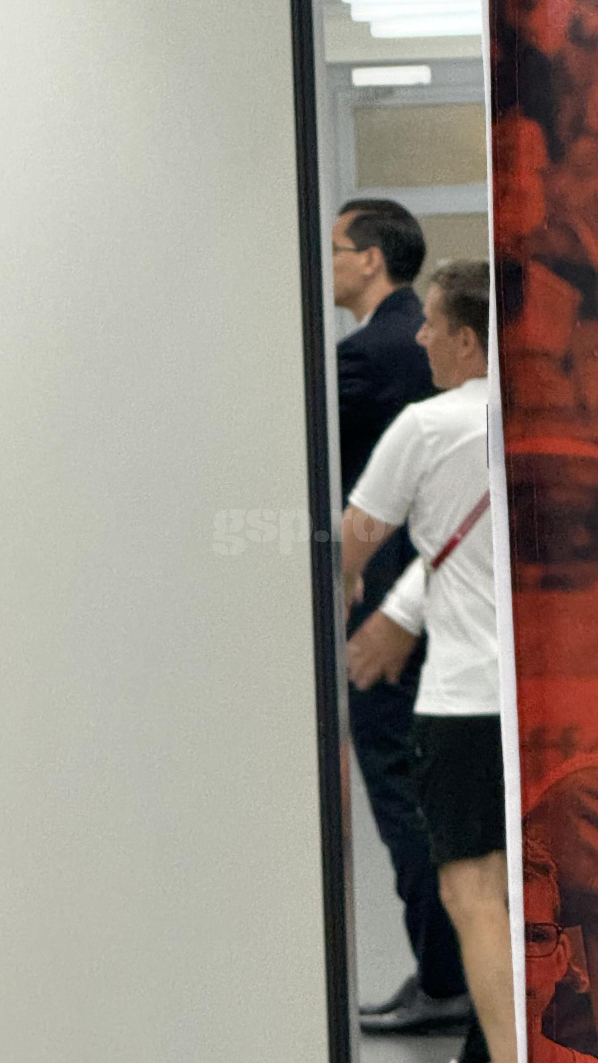 Nu s-a văzut la TV »  Ședință de taină în loja lui Burleanu, imediat după Austria - România! Președintele FRF, împietrit, scenă tristă cu Lucescu + Rațiu a țipat la Miculescu!