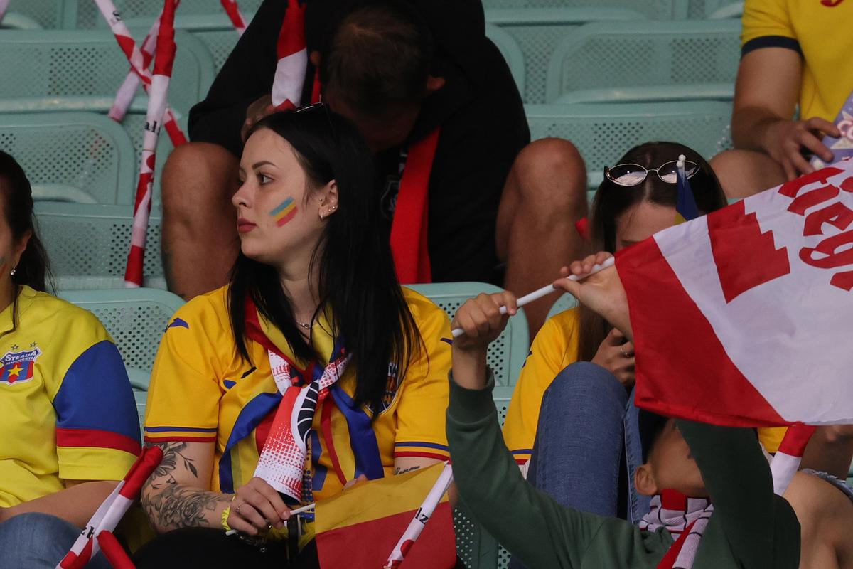 Suporterii au făcut spectacol în tribune la Austria - România 2-1