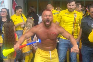 10 imagini EPICE înainte de Austria - România: fanii „tricolori” din „Zidul Galben” chiar au imaginație! GALERIE FOTO