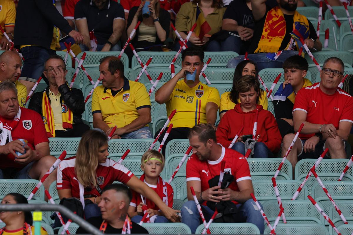 Românii au cucerit stadionul din Viena la meciul cu Austria