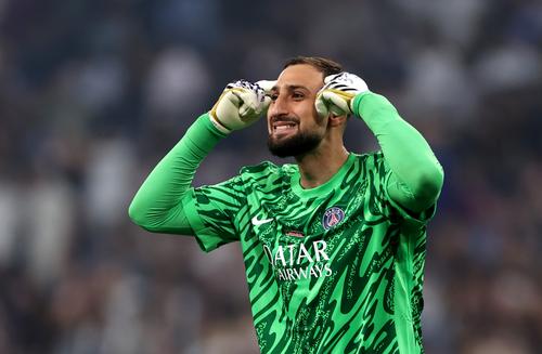 Donnarumma ezită să prelungească contractul cu PSG, iar francezii l-ar putea vinde în această vară pentru doar 40 de milioane de euro // FOTO: Getty Images
