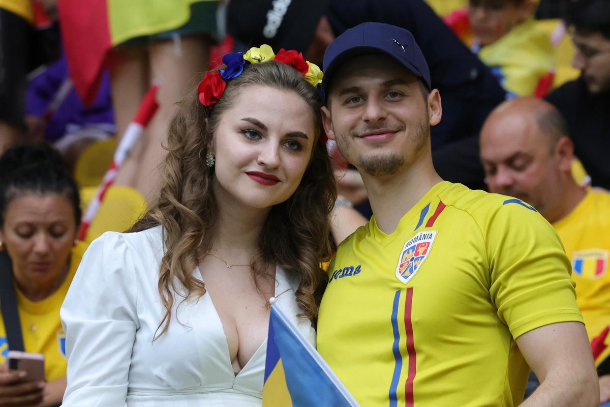 Imagini EPICE de la Austria - România: cum s-au costumat fanii „tricolori”