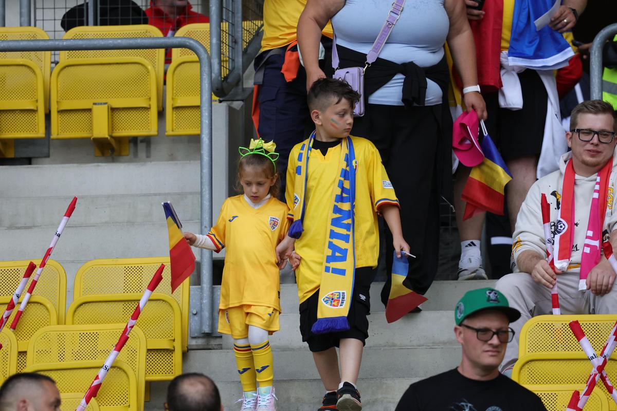 Tricourile galbene au invadat stadionul „Ernst Happel” » Românii le-au dat KO organizatorilor: peste 15.000 la meci