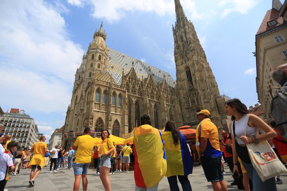 Fanii României în Stephansplatz, Viena