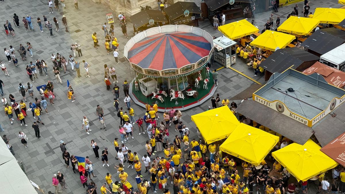 Imagini EPICE de la Austria - România: cum s-au costumat fanii „tricolori”