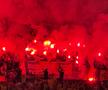 Ultrașii de la „Uniți sub tricolor” au aprins zeci de torțe în Austria - România. Foto: Andrei Crăițoiu (GSP.RO)