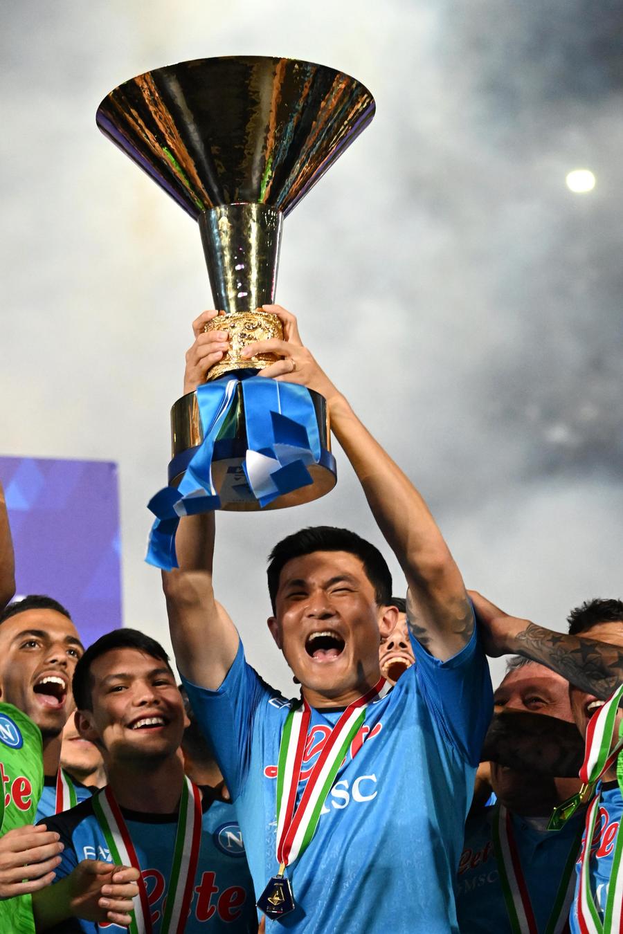 Kim Min-Jae, câștigător de Scudetto cu Napoli (sezonul 2022/2023) // FOTO: Getty Images Ar putea reveni în Serie A la doi ani după ce a cucerit „Scudetto” » Max Allegri îl vrea la Milan
