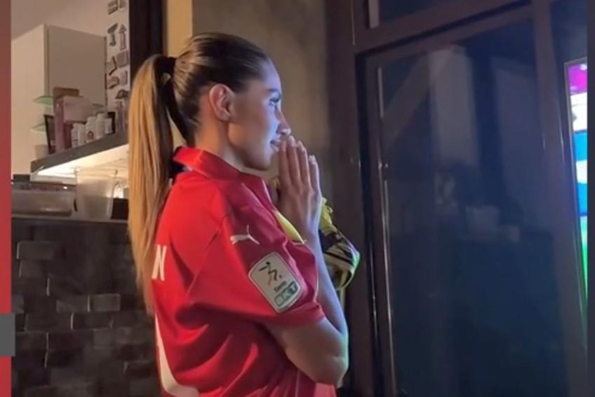 Aza Gabriela, mândră de prestația lui Horațiu Moldovan din prima repriză a meciului Austria - România. FOTO: Instagram @azagabriela