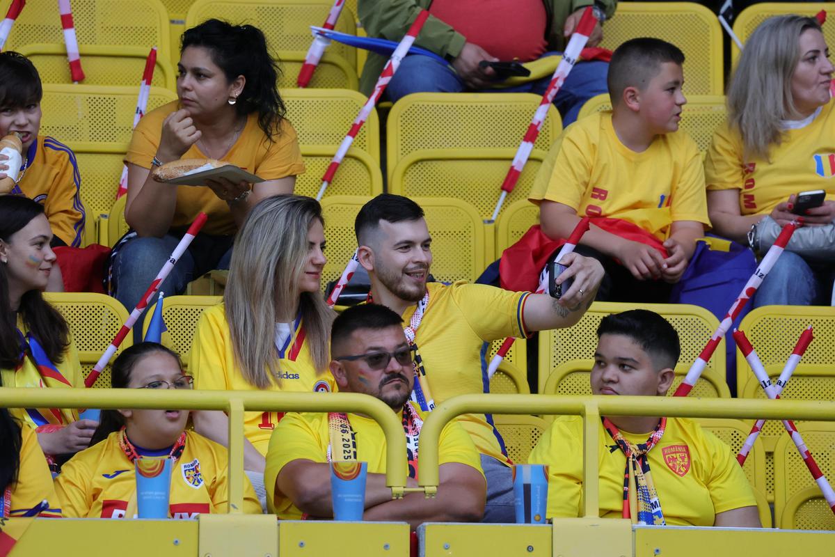 Tricourile galbene au invadat stadionul „Ernst Happel” » Românii le-au dat KO organizatorilor: peste 15.000 la meci