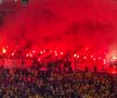 Ultrașii de la „Uniți sub tricolor” au aprins zeci de torțe în Austria - România. Foto: Andrei Crăițoiu (GSP.RO)