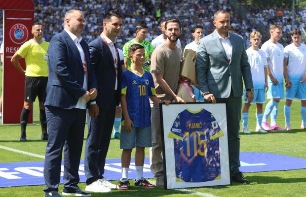 Fotbalistul legendar din grupa României și-a luat rămas bun de la națională! Moment special înaintea meciului de astăzi