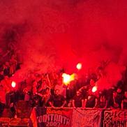 Ultrașii de la „Uniți sub tricolor” au aprins zeci de torțe în Austria - România. Foto: Andrei Crăițoiu (GSP.RO)