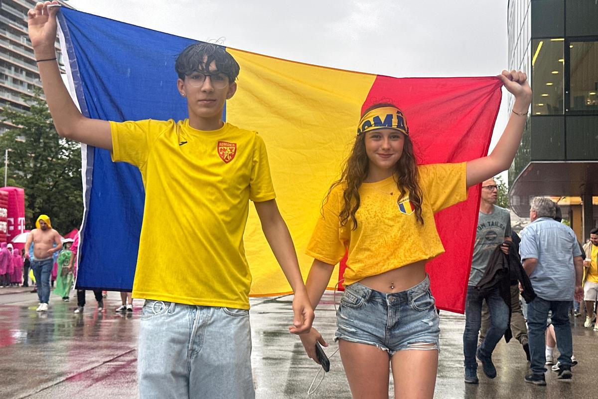 Imagini EPICE de la Austria - România: cum s-au costumat fanii „tricolori”
