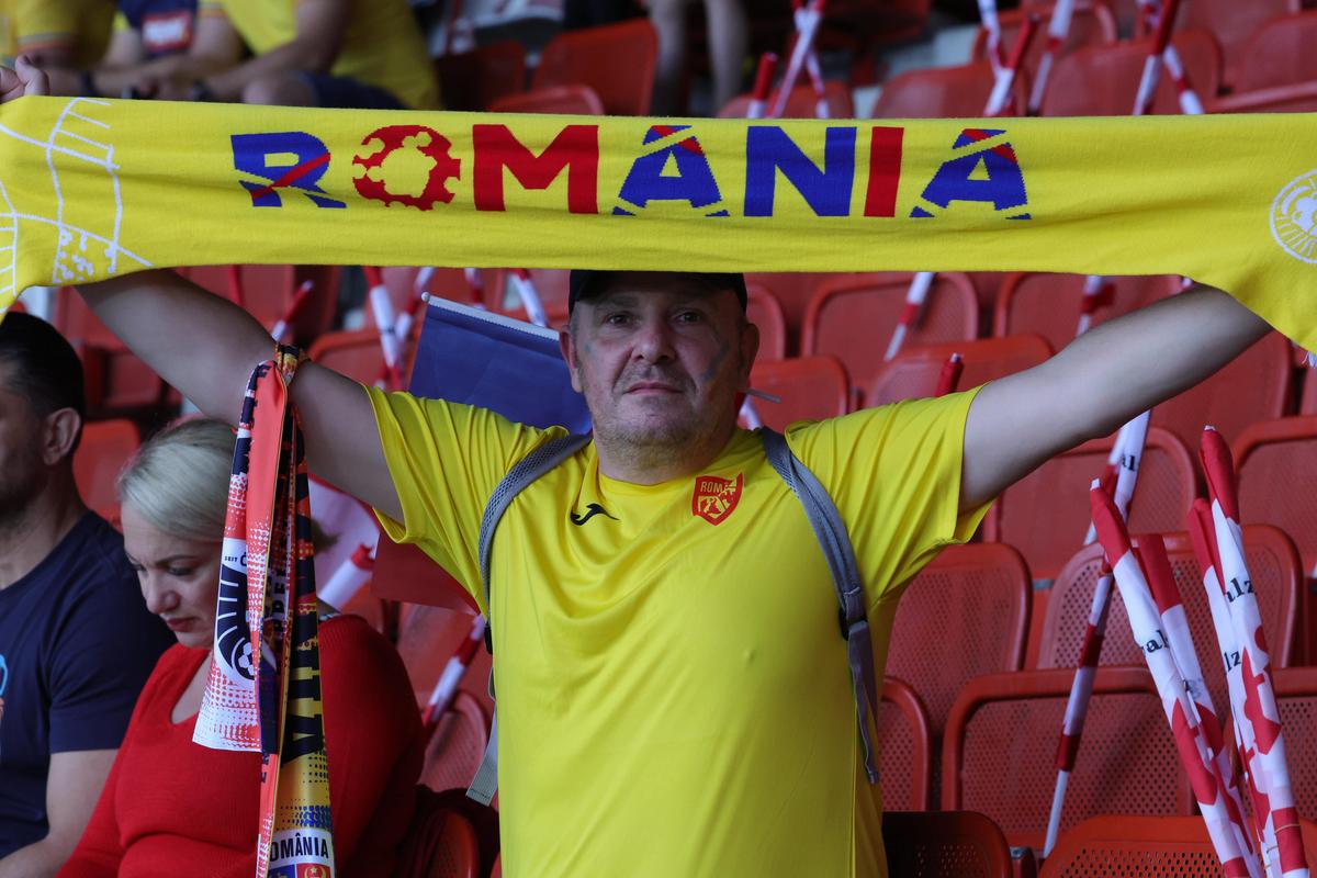 Tricourile galbene au invadat stadionul „Ernst Happel” » Românii le-au dat KO organizatorilor: peste 15.000 la meci