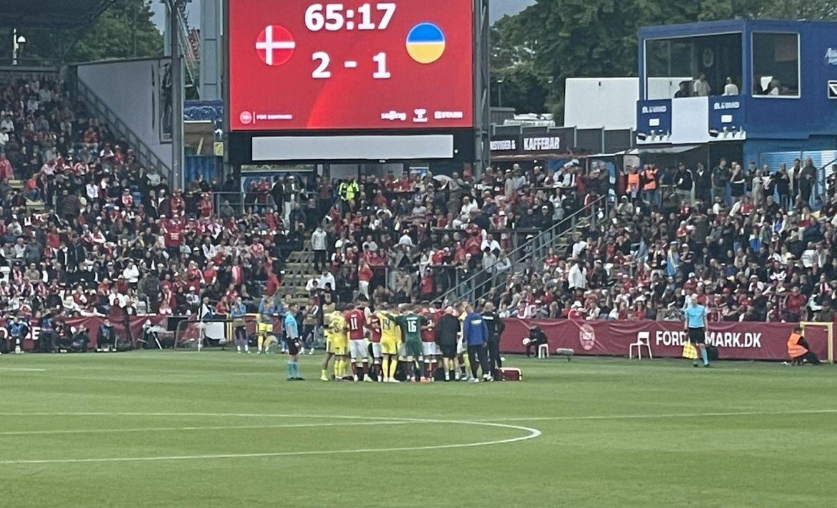 Christian Eriksen s-a prăbușit pe gazon în Danemarca - Ucraina