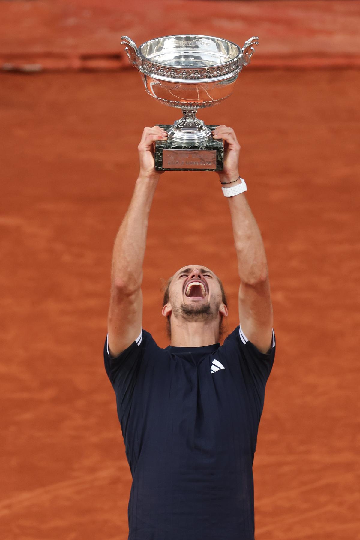 Alexander Zverev a câștigat Roland Garros! Finală dramatică de cinci seturi cu Flavio Cobolli