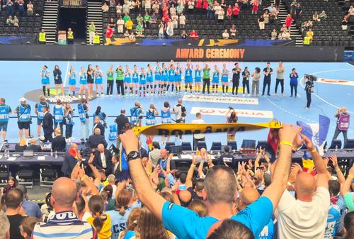 CSM București a fost învinsă de Debrecen, scor 39-41, după prelungiri, în finala EHF Youth Club Trophy. Încă un meci cu o revenire fantastică din partea româncelor, conduse în timpul regulamentar și cu 6 goluri.